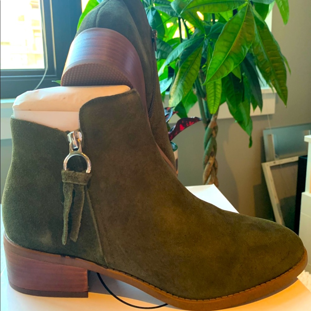 Steve Madden
Women's Dacey Ankle Booties